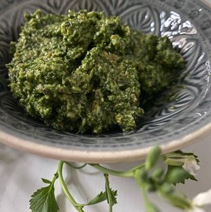 Pesto aus Radieschenblättern