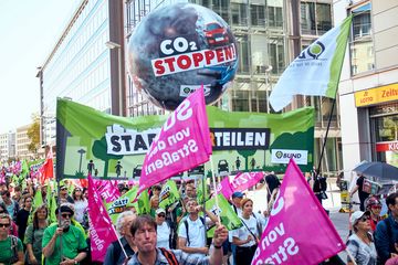 BUND-Block im Demozug (Foto: Niko Martin)