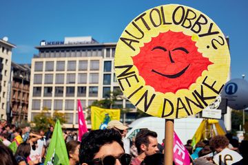 Schild: Autolobby? Nein Danke (Foto: Niko Martin)