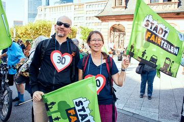 BUND-Aktive fordern Tempo 30 in den Städten (Foto: Niko Martin)