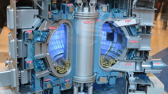 Modell eines Kernfusionreaktors von ITER.
