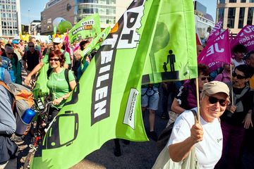 Friederike Schulze vom BUND Usingen-Neu-Anspach auf der Verkehrswende-Demo (Foto: Niko Martin)