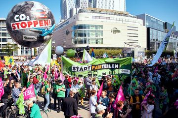 Demonstrationszug geht von der Hauptwache aus los (Foto: Niko Martin)