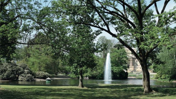 Park mit Teich in Wiesbaden.