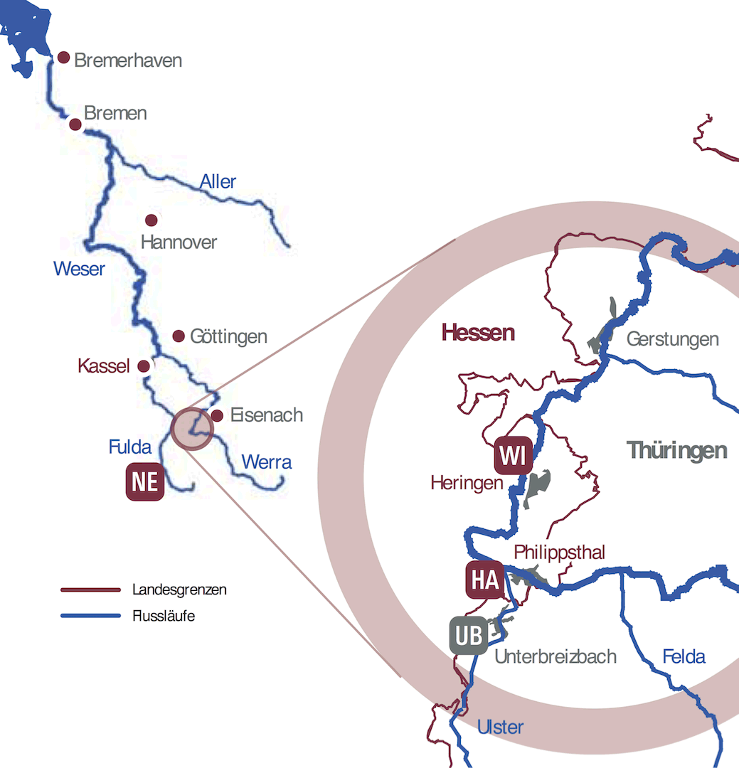 Karte der Flussläufe von Werra, Fulda und Weser mit Kalistandorten: Neuhof-Ellers (NE), Wintershall (WI), Hattorf (HA), Unterbreizbach (UB) (aus Runder Tisch-Empfehlung, 2010, S. 12)